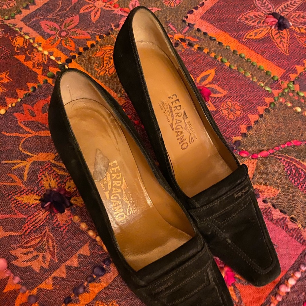 Ladies Black suede heels